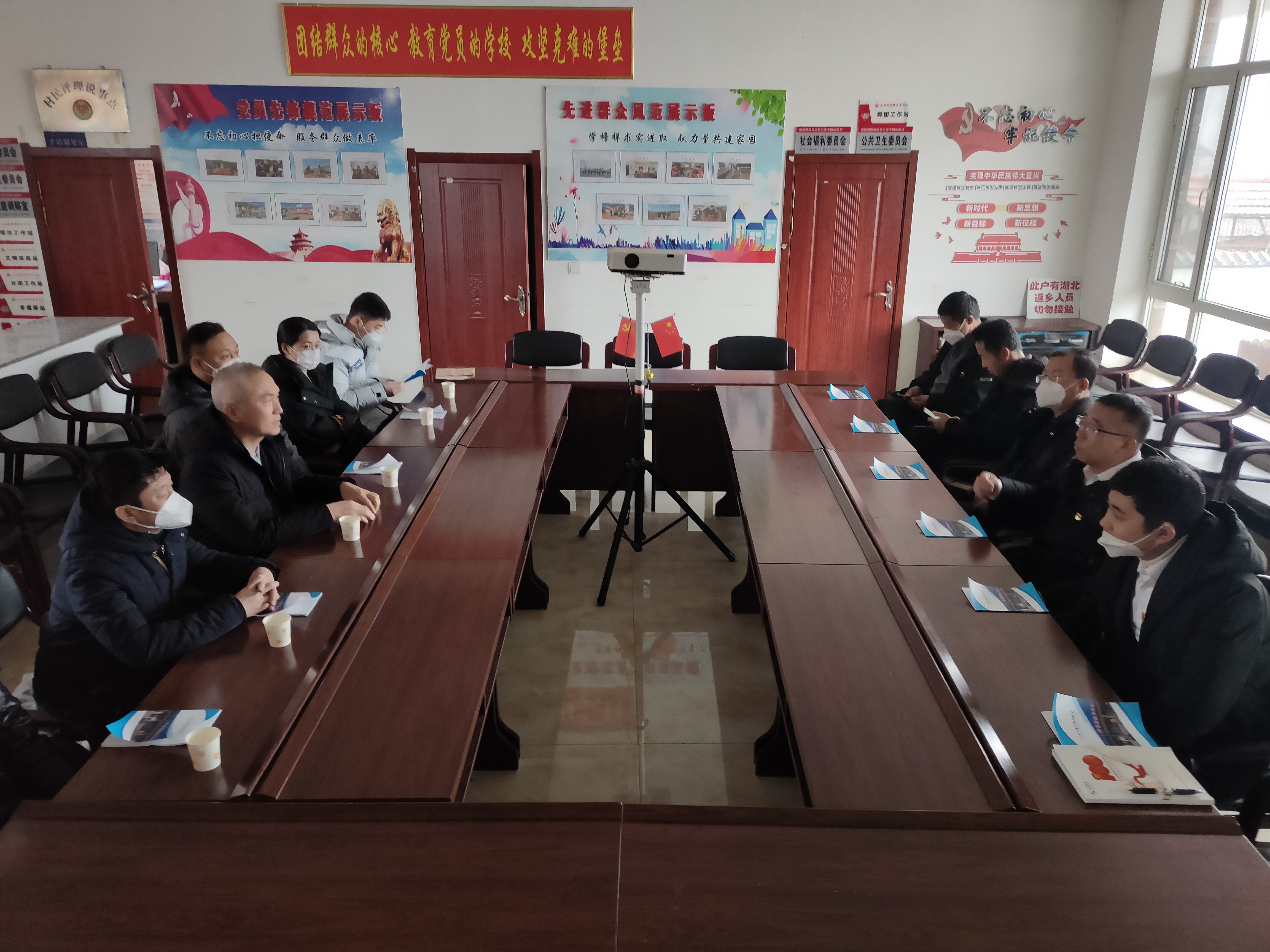 践行国企责任，迎新春送温暖——XPJ集团、温泉集团、公服集团前往驻村工作队 走访慰问