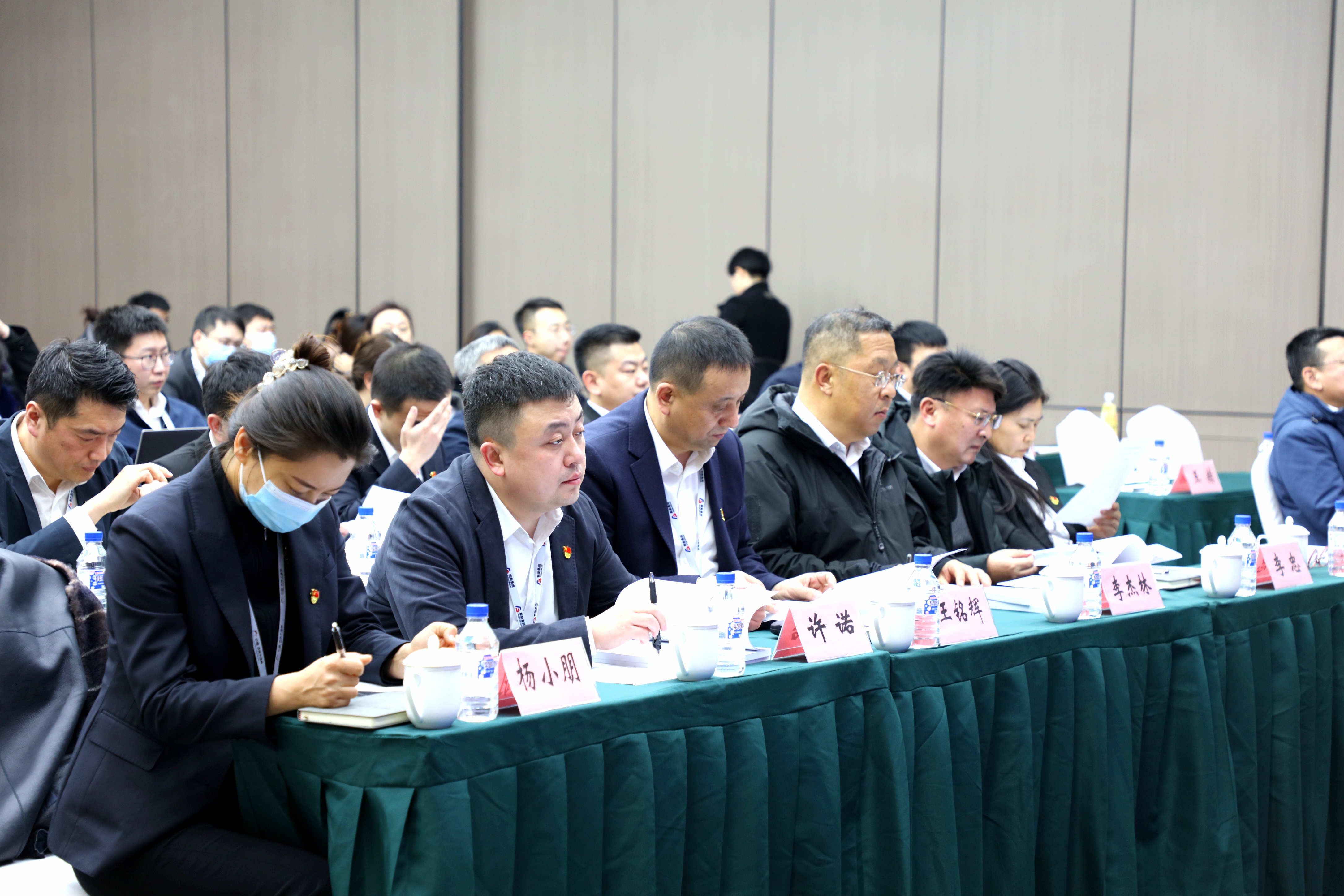 集团举行机关中层干部、借调和驻村干部2022年度述职测评会议