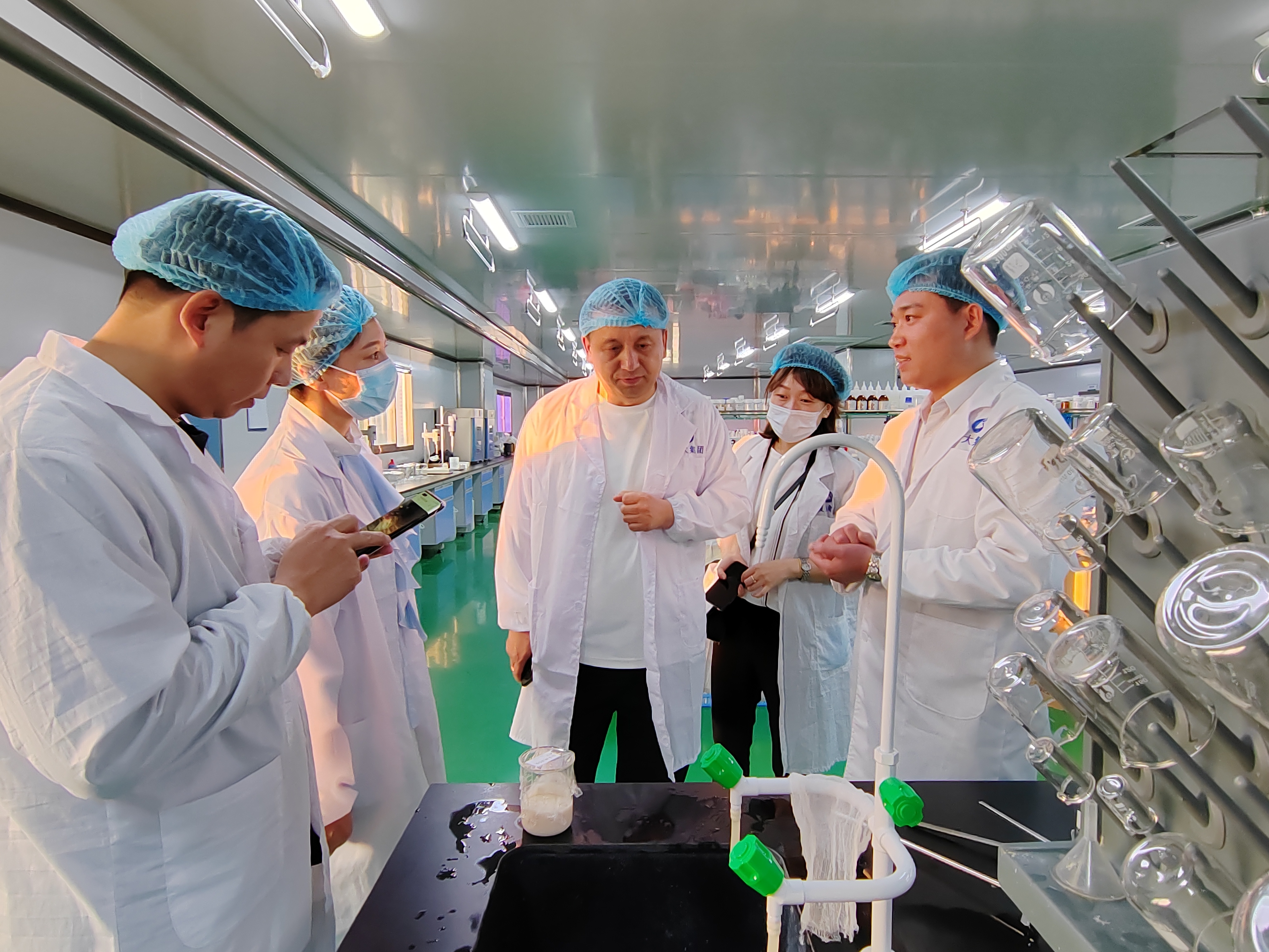 XPJ集团、温泉集团、公服集团商务考察组赴广州调研