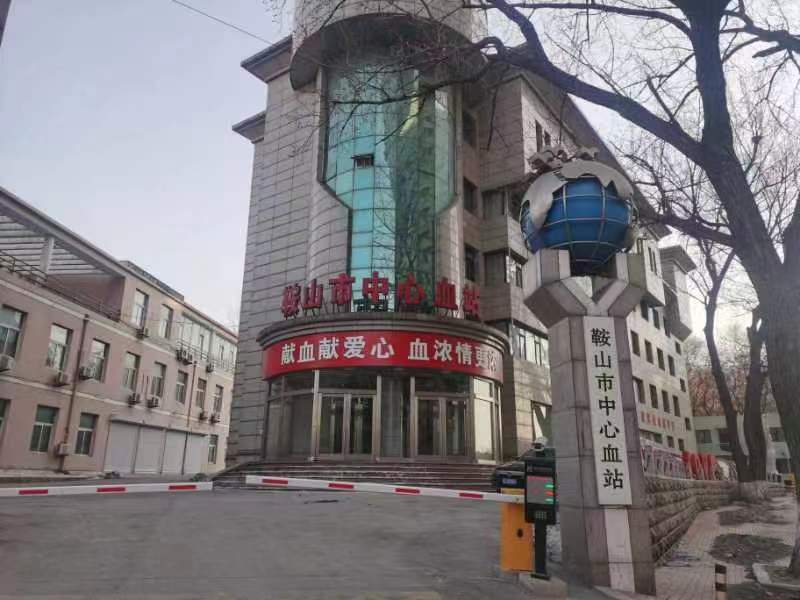 开展红色纽带传递真情，爱心奉献美德传承